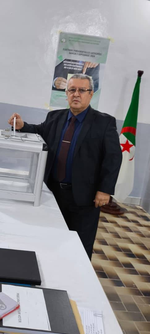 صور لأداء السيد القنصل حابي عمر و أفراد من الجالية المقيمة بأغاديز لواجبهم الإنتخابي على مستوى المركز الإنتخابي أغاديز المكتب رقم1 علما أن عملية الإقتراع  متواصلة إلى غاية 07 سيتمبر 2024 .
